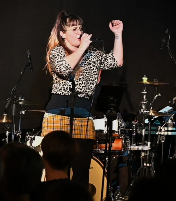 Madeleine von 7FM live auf der Bühne